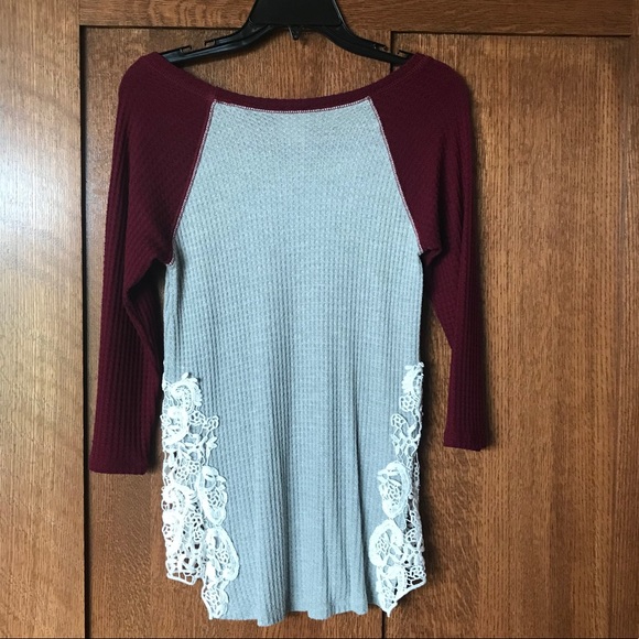 Rod’s Top with Crochet Detail - Picture 2 of 3